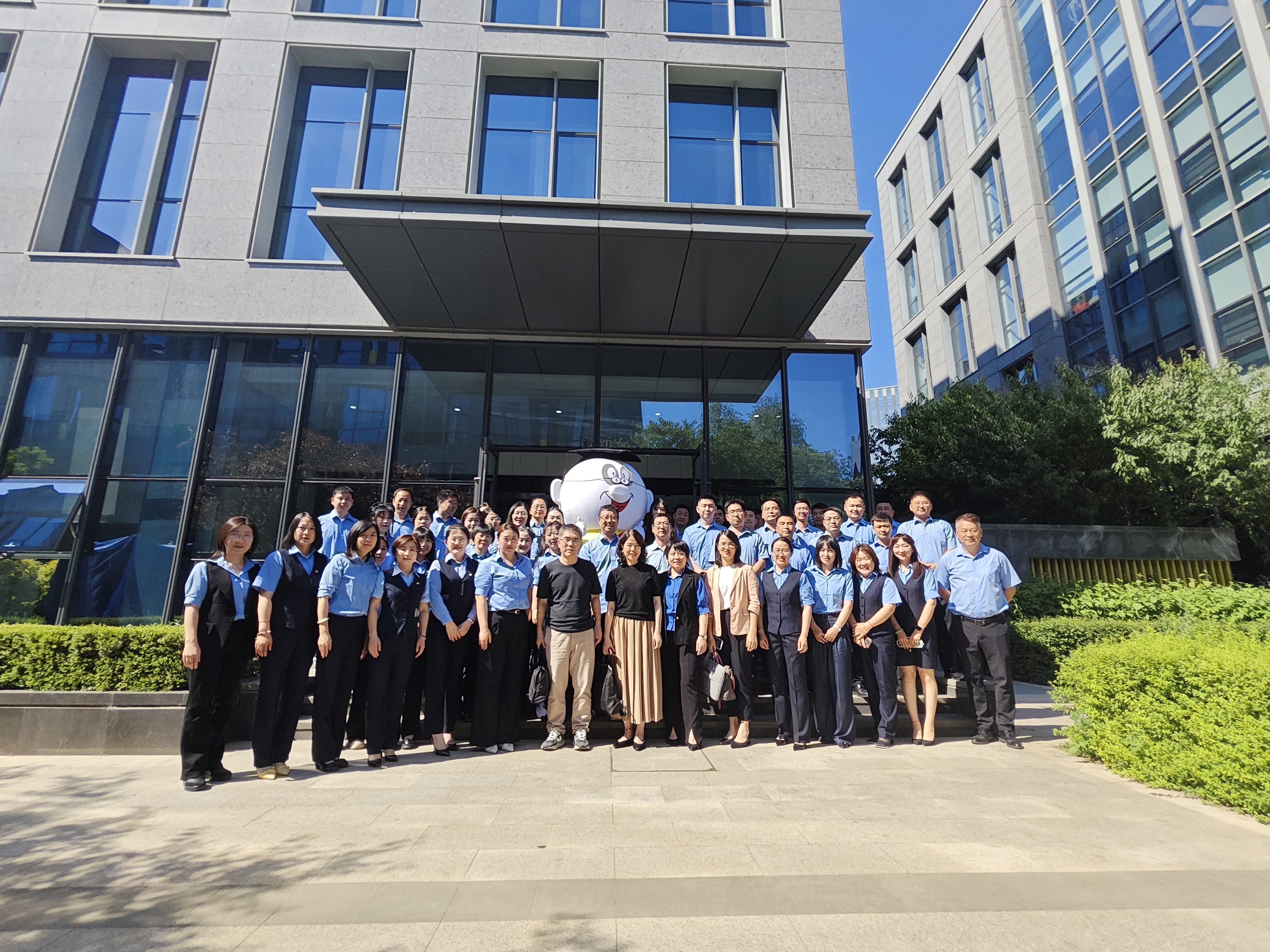 从点亮一盏灯到照亮一片天地 | 董事长一行沈阳基地调研 从点亮一盏灯到照亮一片天地 | 董事长一行沈阳基地调研